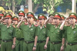 Tự hào khi hát Quốc ca chào cờ Tổ quốc