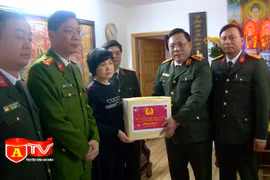 Tri ân các gia đình thân nhân liệt sỹ Công an Thủ đô