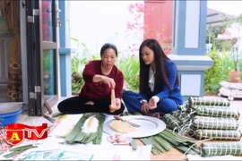 Độc đáo bánh chưng gói bằng lá mía