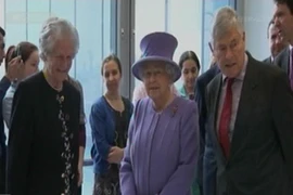 Nữ hoàng Anh nhập viện vì đau dạ dày