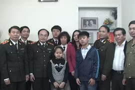 Thăm gia đình đồng chí Hoàng Mai - người được Bác Hồ gửi thư khen ngợi