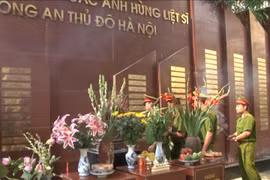 Dâng hương tưởng niệm liệt sỹ công an Thủ đô