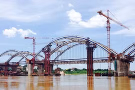 Phân luồng phương tiện qua cầu Đông Trù