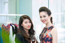 Á hậu Thụy Vân khoe nhan sắc mặn mà bên bạn thân Ngọc Trinh