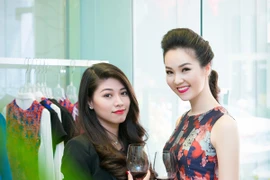 Á hậu Thụy Vân khoe nhan sắc mặn mà bên bạn thân Ngọc Trinh