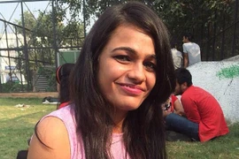 Cô gái Ấn Độ bị cha mẹ bóp cổ, thiêu cháy trong “cái chết danh dự”