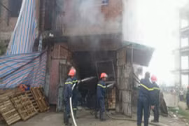 Cháy rụi một căn nhà liền kề 4 tầng ở Văn Khê bị khóa trái