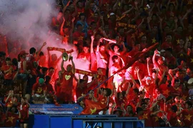 Nếu CĐV đốt pháo sáng, tuyển Việt Nam sẽ phải đá sân trung lập?