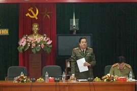 Thiếu tướng Lưu Quang Hợi kiểm tra công tác năm 2014 tại CAQ Long Biên