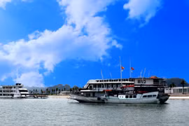 Cần "lấy lại niềm tin" với du khách khi tham quan vịnh Hạ Long