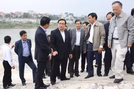 Bí thư Thành ủy Hoàng Trung Hải thị sát dự án Trạm bơm tiêu Yên Nghĩa