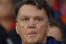 Nhà cái "ra độ", Van Gaal như ngồi trên đống lửa