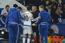 Hazard khước từ đề nghị trở lại sân thi đấu của Mourinho