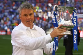 Chelsea chính thức xác nhận Hiddink làm HLV tạm quyền