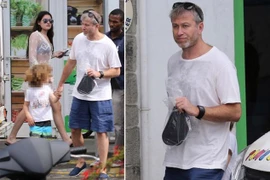 Tỷ phú Abramovich cùng vợ trẻ du hí trên du thuyền đắt nhất hành tinh