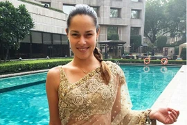 Bạn gái Schweinsteiger lộng lẫy trong trang phục truyền thống của Ấn Độ