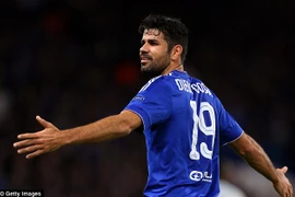 Costa ân hận vì ném áo tập về phía Mourinho