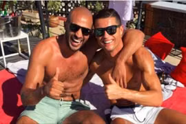 Ronaldo bị cáo buộc có quan hệ đồng tính