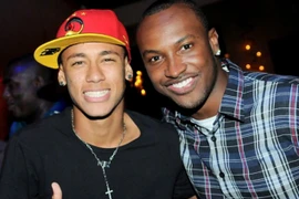 Siêu sao Neymar về Brazil làm ca sỹ