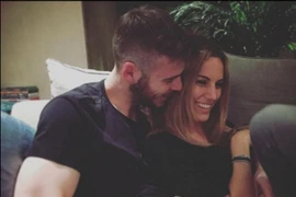 Gác lại nỗi buồn tại M.U, De Gea vui vẻ bên ca sỹ người Tây Ban Nha