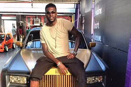 Thất nghiệp, cựu cầu thủ của Arsenal vẫn vung tiền sắm siêu xe