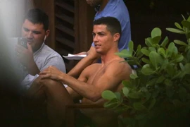 Ronaldo khoe cơ bắp ở Miami