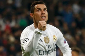 Người đại diện của Ronaldo khiến M.U và PSG "vỡ mộng"