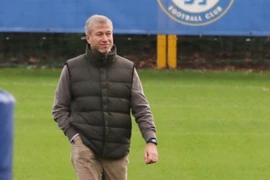 Lo ngại các ngôi sao hoảng sợ, chủ sở hữu Chelsea đến tận nơi vỗ về