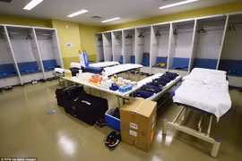 Đột nhập phòng thay đồ của Barcelona trên đất Nhật Bản