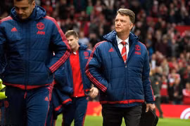 M.U lập kỷ lục buồn, các CĐV kêu gọi sa thải Van Gaal