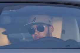 Thi đấu mờ nhạt, Depay vẫn tự thưởng cho mình một chiếc Rolls Royce