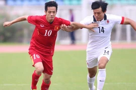 Thắng nhọc Hồng Kông trên chấm 11m, Việt Nam vào chung kết giải tứ hùng