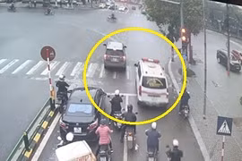 Lái xe vượt đèn đỏ để nhường đường cho xe cấp cứu có bị xử phạt?