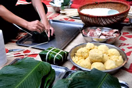 Tết về gói bánh chưng xanh