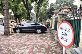 Mới: Dừng, đỗ xe sai quy định gây tai nạn bị phạt tới 22 triệu đồng