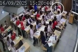 Từ vụ học sinh lớp 7 quật ngã cô giáo: Cần xử lý nghiêm để giữ gìn tính tôn nghiêm của người thầy