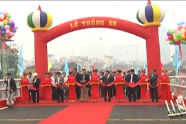 Thông xe cầu vượt nhẹ nút giao thông Lê Văn Lương - Láng Hạ