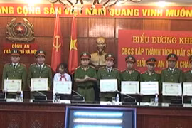 Khen thưởng thành tích phá vụ án bắt cóc tống tiền ở Hà Đông