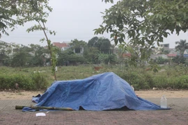 Phát hiện xác chết nữ giới bên đường, nghi sốc ma túy