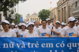 Đi bộ vì môi trường không khói thuốc