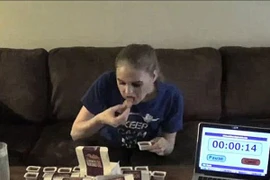 Người mẫu New Zealand muốn phá kỷ lục ăn nhanh