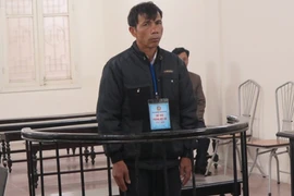 Cám cảnh người thầy giáo kể tội em trai giữa… công đường