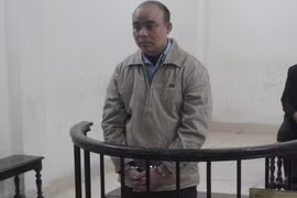 Bảo vệ bệnh viện lừa đảo "chạy" việc làm tứ tung