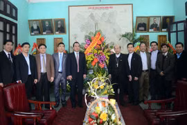 Lãnh đạo Thành phố Hà Nội chúc mừng Giáng sinh Tòa Giám mục Hưng Hóa