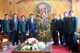 Chủ tịch UBND TP Hà Nội Nguyễn Đức Chung thăm, chúc mừng các đơn vị quân đội 
