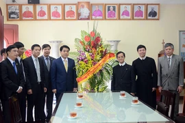 Chủ tịch UBND TP Hà Nội chúc mừng Lễ Thiên Chúa Giáng sinh giáo xứ Thái Hà