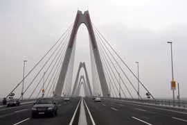 Thí điểm bắn pháo hoa tầm cao ở bãi giữa sông Hồng dịp Tết Ất Mùi 2015