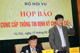 Công khai danh sách 9 địa phương có "cả họ làm quan"