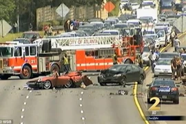 Lái xe Porsche lao vào đường ngược chiều để tự tử, nhưng bất thành