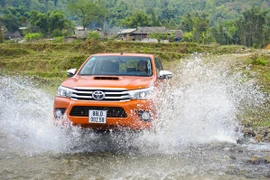 Toyota Hilux mở chiến dịch chiếm lĩnh thị trường